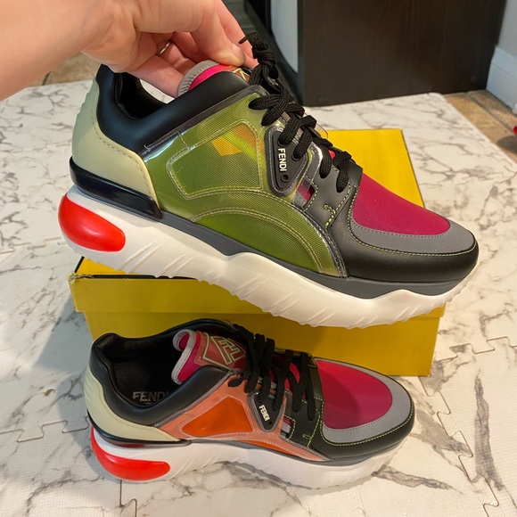 FENDI SNEAKERS - Picture 4 of 12